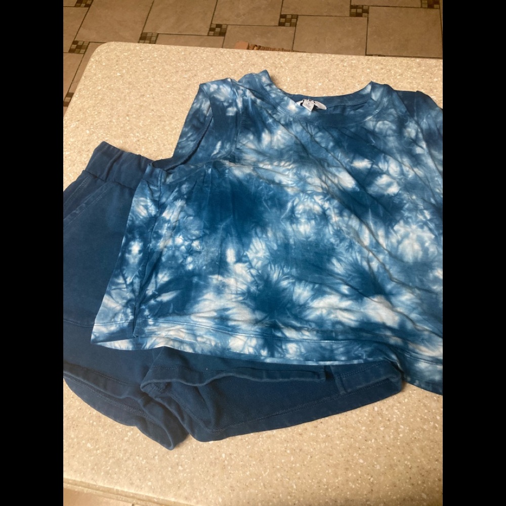 Ladies NWOT two piece short set.